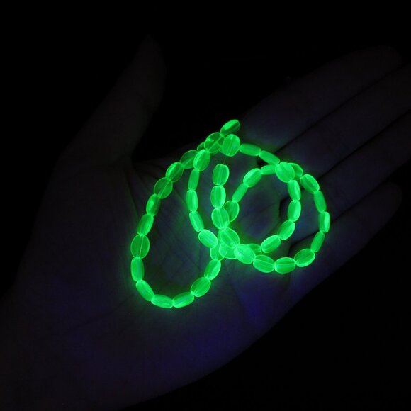 Uranium glass beads - Picture 6 of 8